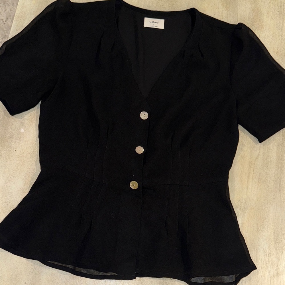 Wilfred Aritzia Black V-Neck Buttoned Blouse